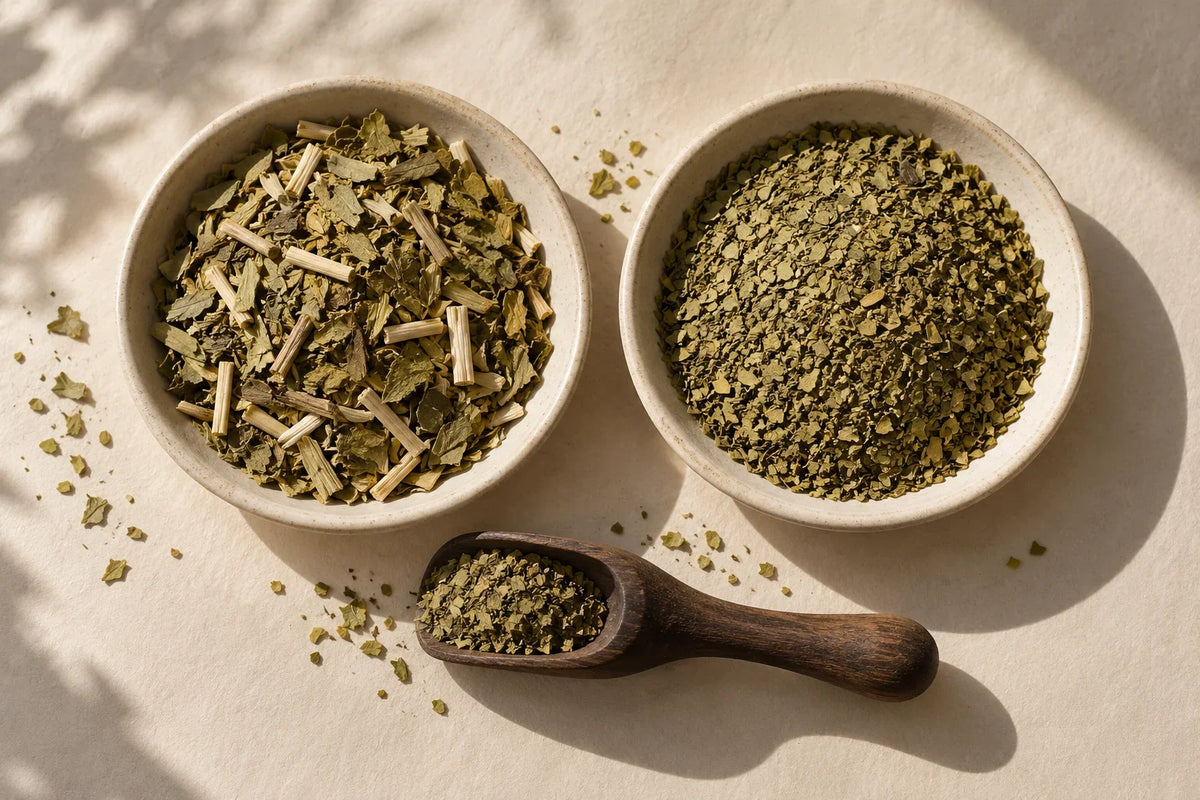 Uporedni prikaz yerbe sa stabljikama i sitnije rezane yerbe bez stabljika